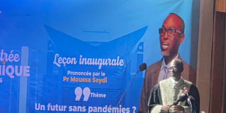 COVID-19 : 12 leçons majeures à tirer de la pandémie présentées par le Pr Moussa Seydi