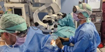 PREMIERE MONDIALE A PARIS : Une greffe de cornée révolutionnaire avec l’Apple Vision Pro à l’Hôpital Rothschild