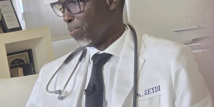 Ebola : Pr Moussa Seydi appelle à plus de vigilance face aux flambées en Ouganda et en RDC